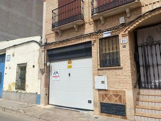 Aparcament cotxe a General Aguilera