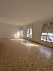 Appartement à Salesianos. Se vende piso independiente centro ciudad