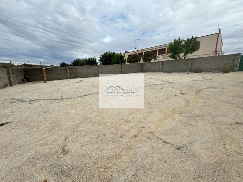 Foto 856f9c41-2a80-4c74-8dab-1f3b09e9eb3b. Alquiler terreno residencial en calle real 28 en Castillejo de Iniesta