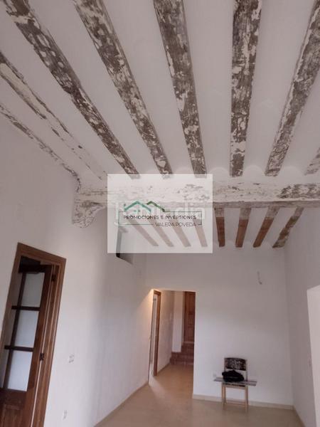 Foto f812f250-d9b8-4dcc-b28b-e5d6638a488d. Casa en calle empedrada 5 gran casa en Barchín del Hoyo