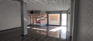 Lloguer Local Comercial  Calle velázquez. ¡amplio local en alquiler en el centro del pueblo!