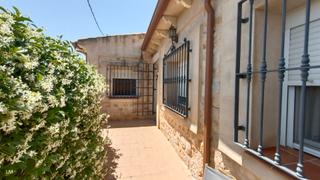 Chalet à Villares del Saz. Casa en venta en villares del saz