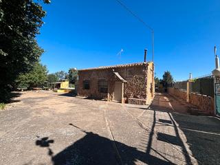Masia  Calle san francisco. Finca rústica con dos viviendas, piscina y tierras de cultivo.