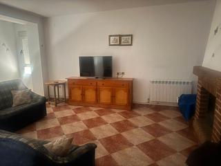 Miete Etagenwohnung in Avenida del riato 52. Se alquila amplio y luminoso piso.