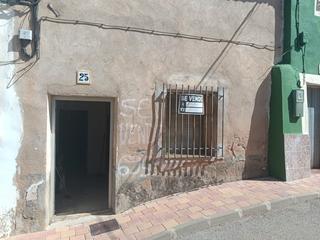 Casa  Calle barrio de arriba. Casa en venta en pueblo tranquilo.