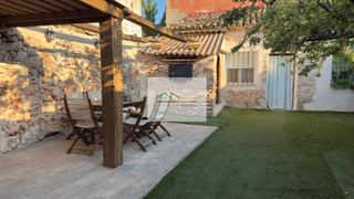 Rent House  Calle arrabal. Encantadora casa en pueblo tranquilo ideal para 1 o 2 personas.