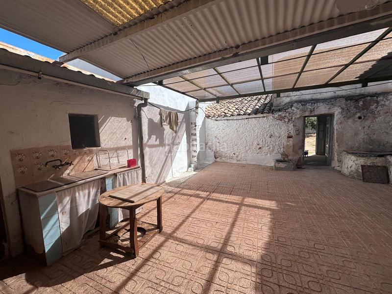 Foto b635202d-e41d-4a94-a92c-d9a05d0408ee. Casa amplia vivienda con gran terreno y múltiples posibilidades en Buenache de Alarcón