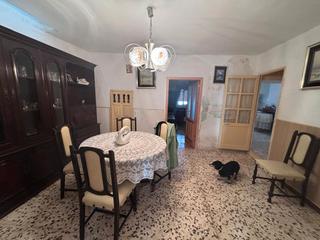 Casa  Calle nueva. Amplia vivienda con gran terreno y mltiples posibilidades