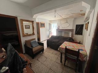 Casa  Calle casa grande. Se vende casa en zona tranquila y con encanto