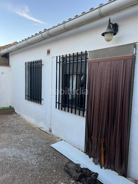 Foto e10cb8e6-9b90-4b97-9046-dd153a513c51. Casa amb xemeneia aparcament a Picazo (El)