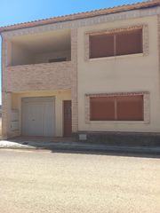 Chalet  Calle retamar 13. Oportunidad de casa en el picazo.