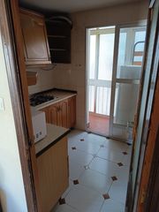 Miete Etagenwohnung in Calle san antonio de la barquera 2. Piso en alquiler – 750 €/mes