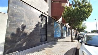 Local Comercial a Calle ciudad jardín 47. Local en venta con garaje, posibilidad de cambio de uso junto al