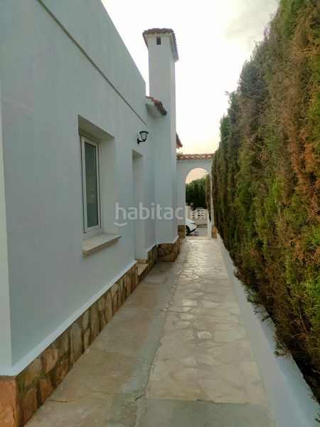 Foto 742182f2-dd73-4345-92a5-07c9ea0bd7a8. Casa adossada a Les Bassetes - El Marjal Dénia