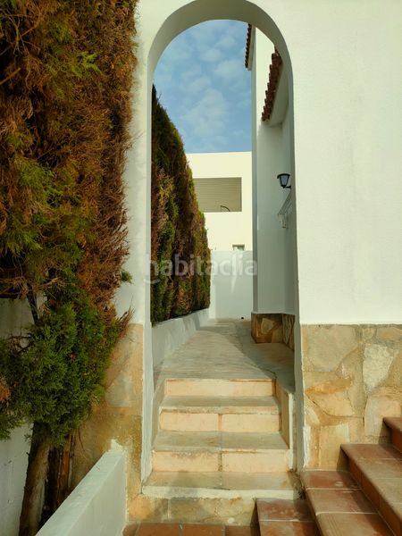 Foto 7b8c7975-02fb-4bd0-b1f0-33e8bb9d097c. Casa adossada a Les Bassetes - El Marjal Dénia