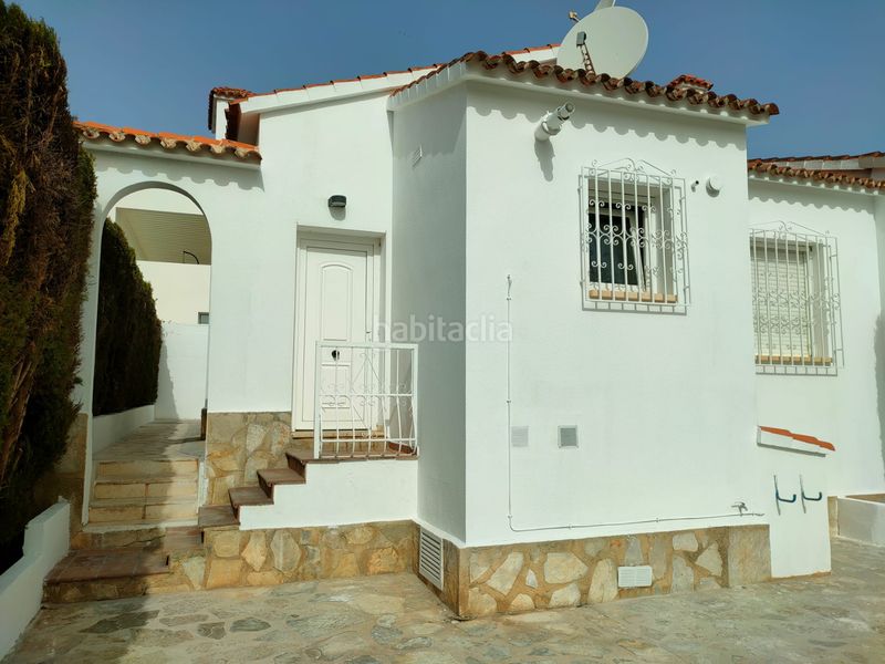 Foto fd2818a6-907b-4d33-8bdc-cfd5c79288f4. Casa adossada a Les Bassetes - El Marjal Dénia