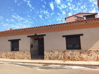 Chalet  Calle san agustin 16. Chalet independiente nuevo. campillo de altobuey