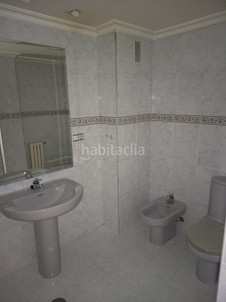 Foto 6f7009e6-f3af-4d8e-a767-436015c92aa4. Appartement dans calle blasco ibáñez 32 piso amplio de 4 habitaciones con garaje y trastero en zona céntrica **precio: 299.000 € | 186,26 m² | 4 habitaciones | 2 bañ dans Albacete