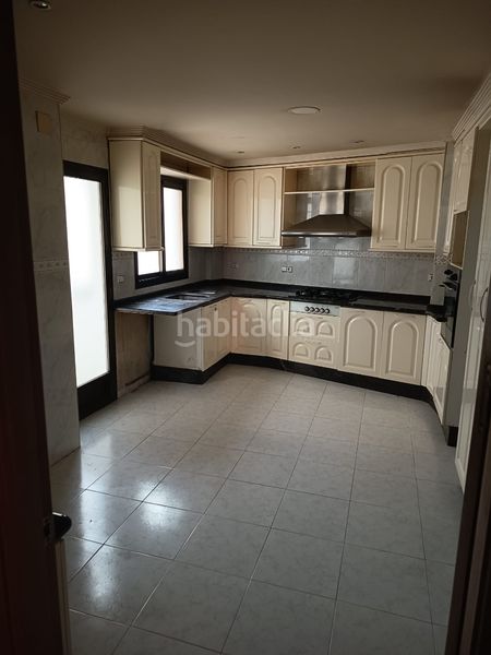 Foto c95bdcf7-b6cc-4287-b58e-01fa7fc2ca1e. Appartement dans calle blasco ibáñez 32 piso amplio de 4 habitaciones con garaje y trastero en zona céntrica **precio: 299.000 € | 186,26 m² | 4 habitaciones | 2 bañ dans Albacete