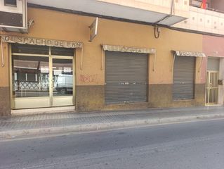 Local Comercial a Calle Hernán Cortés 14