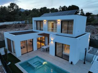 Xalet a Escandinavia-Cautivador. Estructuras de casas de madera sostenibles 12 villas de  en alfa