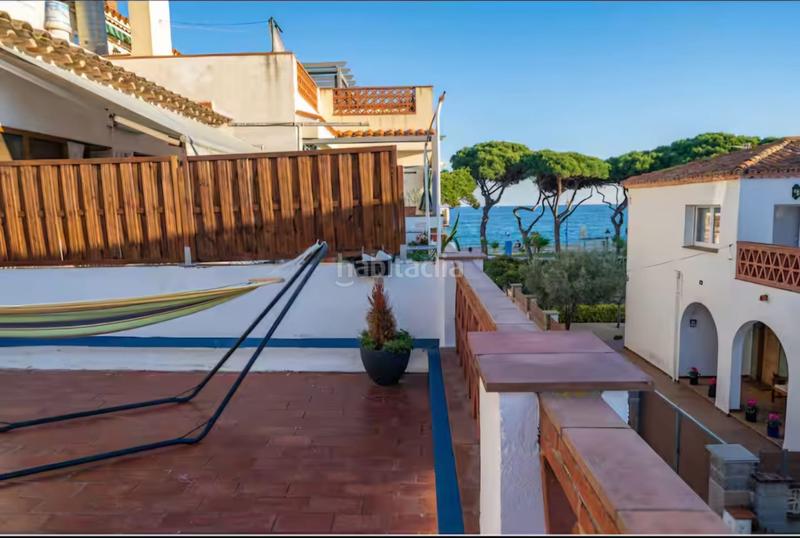 Foto 1f6a0742-427e-4735-9503-2edac5320c84. Alquiler casa  en primera linia de mar ! en Els Pins Blanes