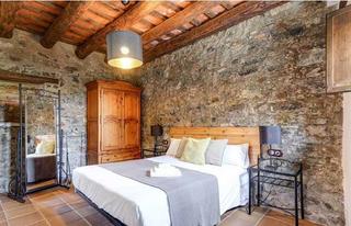 Rent Country house in Pinemar. Masía histórica del siglo xv con vistas al mar