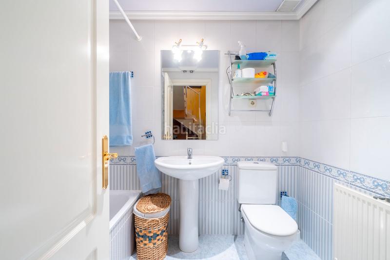 Foto 5ff39636-1f80-4624-9e73-874678481bd0. Casa a schiera con camino riscaldamento parcheggio piscina in Móstoles