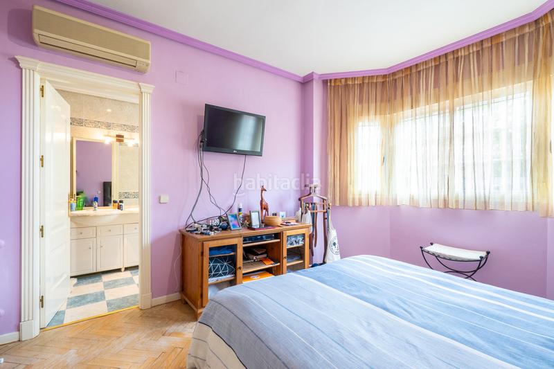 Foto b8896f4f-1551-49e7-ae34-8d4a10f903b9. Casa a schiera con camino riscaldamento parcheggio piscina in Móstoles