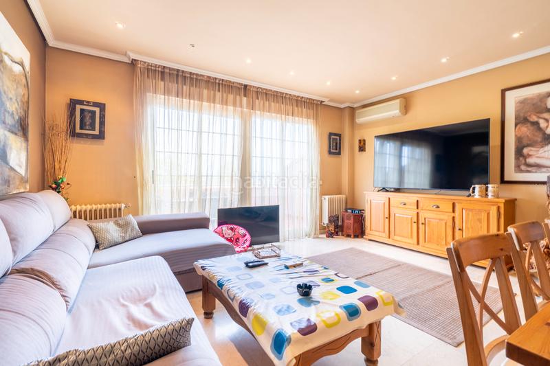 Foto 4887f785-0450-44c2-ab60-8f258b2c5a93. Semi detached house with fireplace heating parking pool in Móstoles