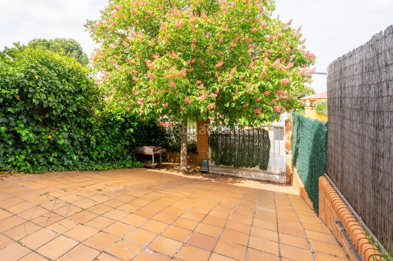 Foto a0990995-75dc-406d-98c6-42c12dd36e2b. Semi detached house with fireplace heating parking pool in Móstoles