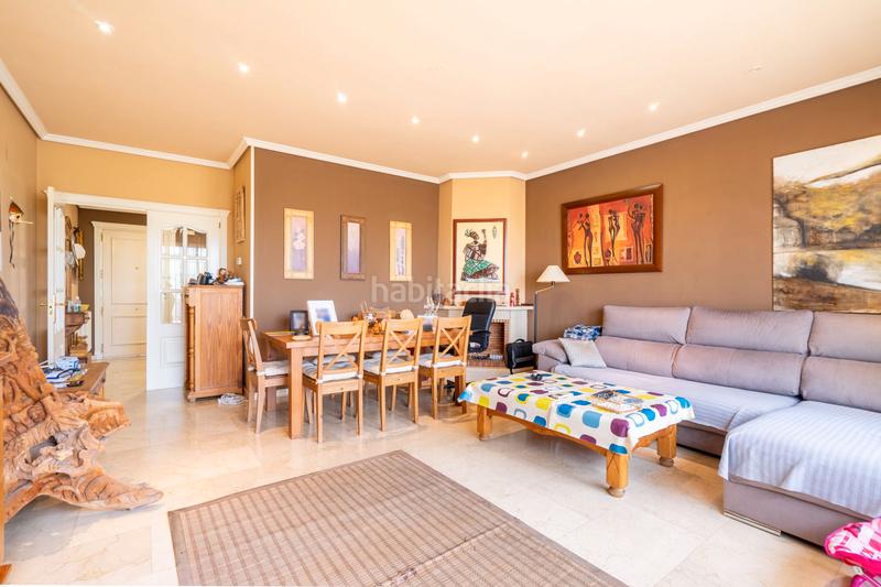 Foto b39a1763-6f5f-44e8-a724-e7c6cda1d87e. Semi detached house with fireplace heating parking pool in Móstoles