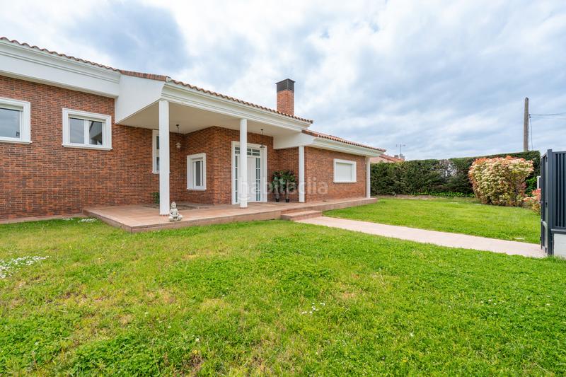 Foto cb623df6-29df-4f61-9032-6cd538a86336. Chalet avec cheminée chauffage parking piscine dans Boadilla del Monte