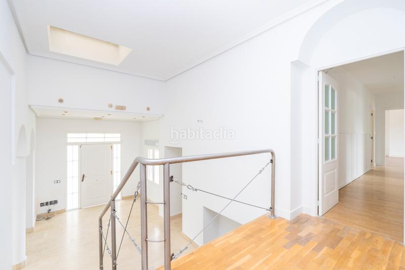 Foto ee70aa72-f75a-4dfc-ab3d-7772348e3357. Chalet avec cheminée chauffage parking piscine dans Boadilla del Monte