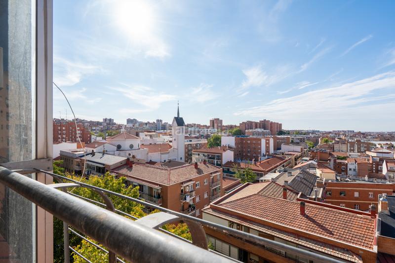 Foto 36b14dab-0ac5-44a6-8670-46ebfd6b9ca3. Zweistöckige wohnung mit heizung in Numancia Madrid