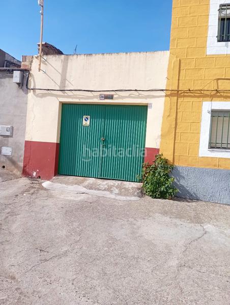 Foto cb4193cc-52db-413b-83d1-d511d83e90da. Aparcament cotxe a Valdeverdeja