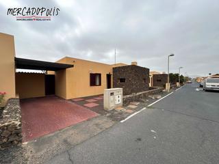 Casa en Corralejo. Chalet adosado en venta en tamaragua  3 dormitorios, jardn priv