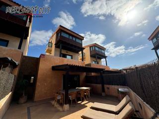 Casa en Corralejo. Chalet pareado de 4 plantas en venta en corralejo  zona el campa