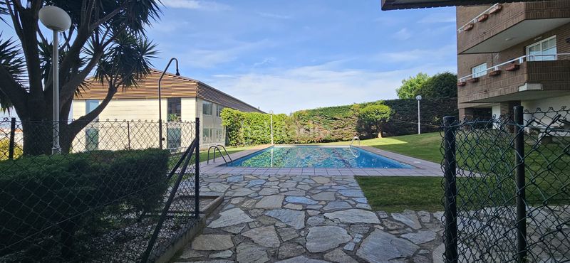 Foto 7ae8d618-70d1-4375-83f3-ab9dbff0e7f7. Pis amb aparcament piscina a Sanxenxo pueblo Sanxenxo