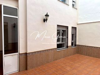 Location Rez-de-chaussée  Mediabarba. Se alquila piso bajo en lucena, cordoba.