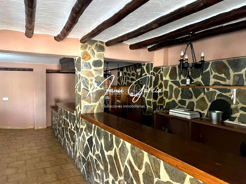 Foto 6858265d-4168-4853-8f96-7e86e47f7edb. Edifici a Cabra