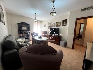 Piano terra in Centro. Se vende piso con garaje y trastero en lucena.