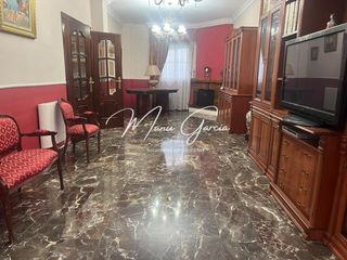 Casa adosada  Calle pedro de mena gutiérrez. Se vende casa en lucena, córdoba.