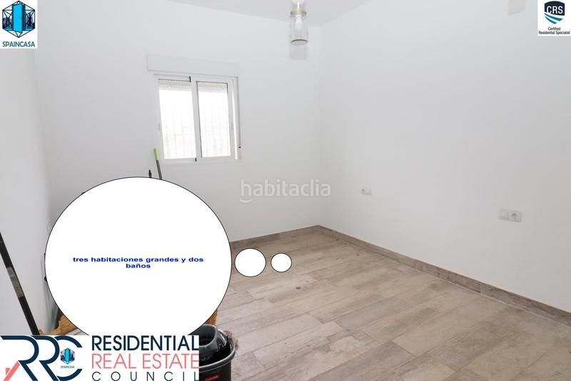 Foto 00af4bb5-b1ab-4452-aae9-bbb203f35fa6. Chalet with fireplace heating parking pool in Gibraleón