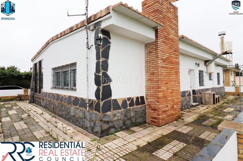 Foto 53c29d9e-45e7-41e4-8af4-6f42f5db766a. Chalet with fireplace heating parking pool in Gibraleón