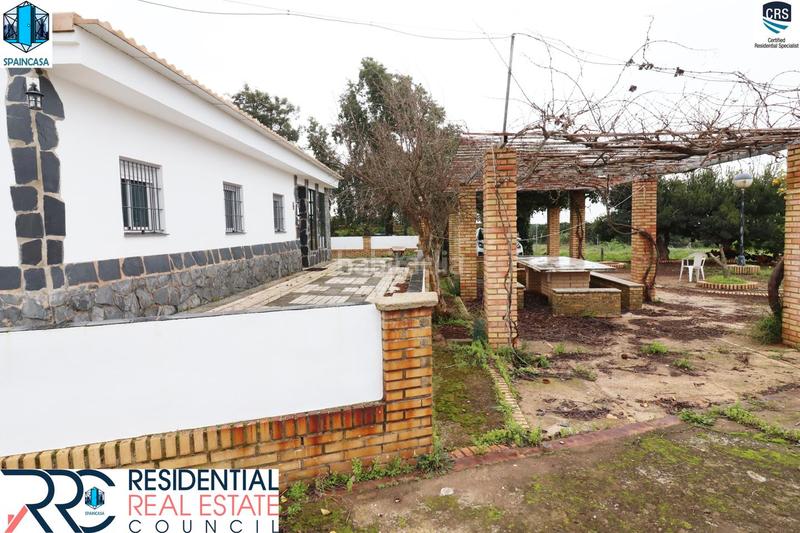 Foto 8e08fc77-7c44-47ac-b03e-82786f5ad02a. Chalet with fireplace heating parking pool in Gibraleón