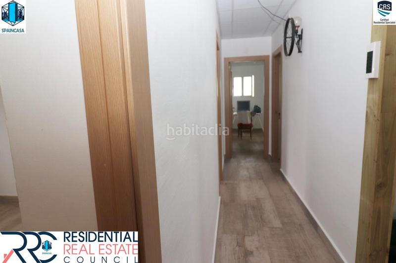 Foto a6f3ccef-98af-4440-8b59-33898ad82e6c. Chalet with fireplace heating parking pool in Gibraleón