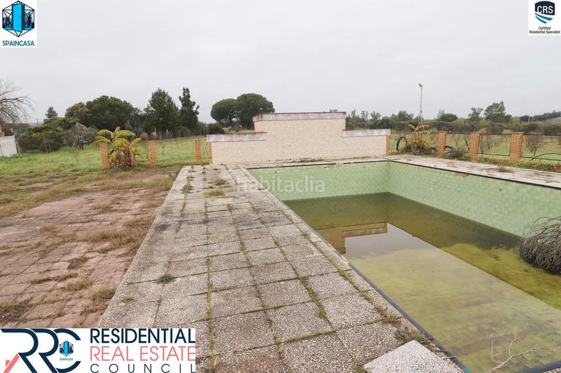 Foto ce73da28-d0cb-4769-8ab7-11acedb97356. Chalet with fireplace heating parking pool in Gibraleón