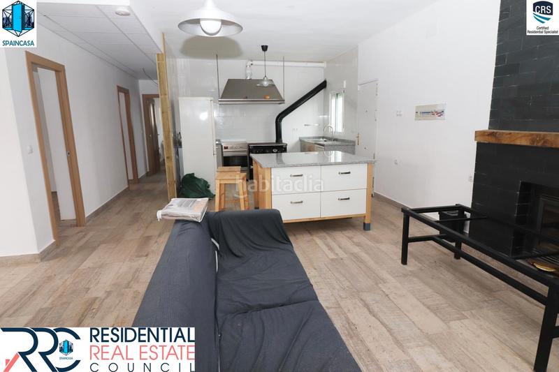 Foto d19bbeb6-ee9e-496f-aff0-e577f12cd881. Chalet with fireplace heating parking pool in Gibraleón