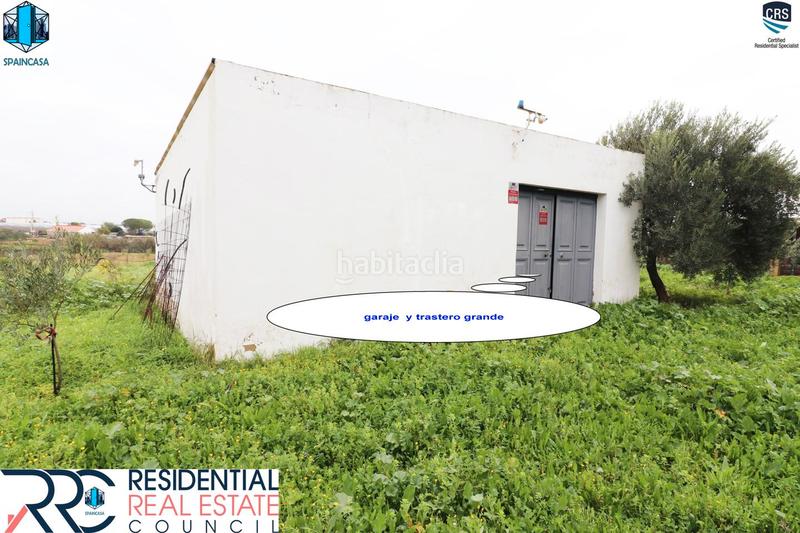 Foto d21cd4eb-3da2-43be-80dd-3077b8b8ad14. Chalet with fireplace heating parking pool in Gibraleón